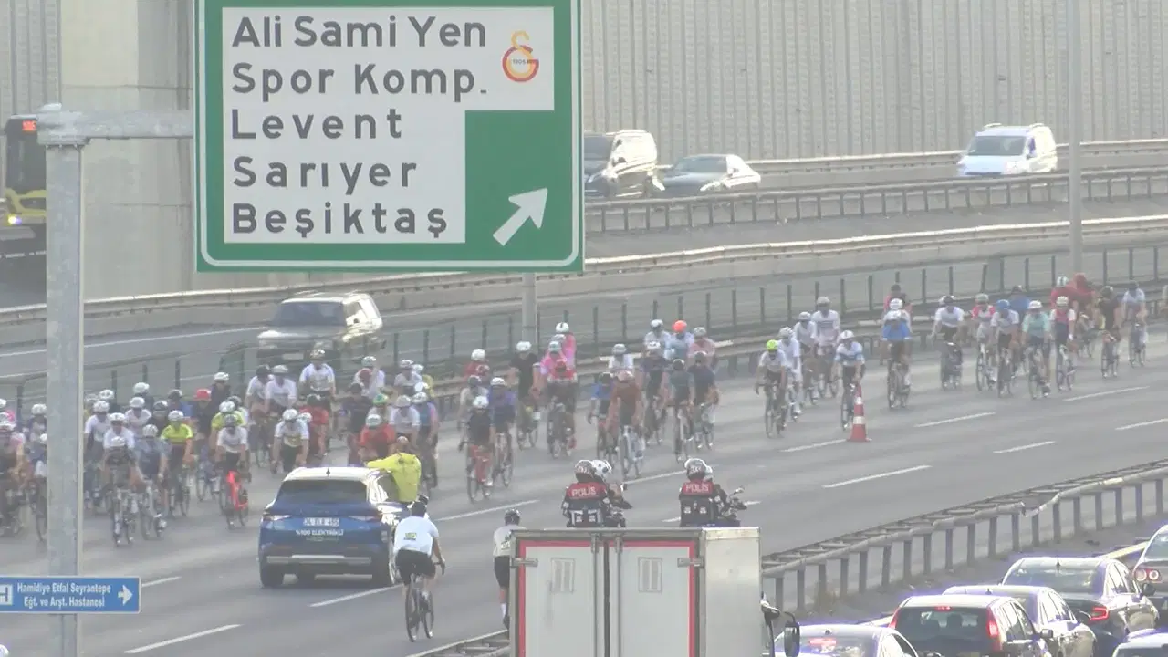 Gerekçe bisiklet yarışı: İstanbul’da FSM Köprüsü’nde Ankara yönü trafiğe kapatıldı